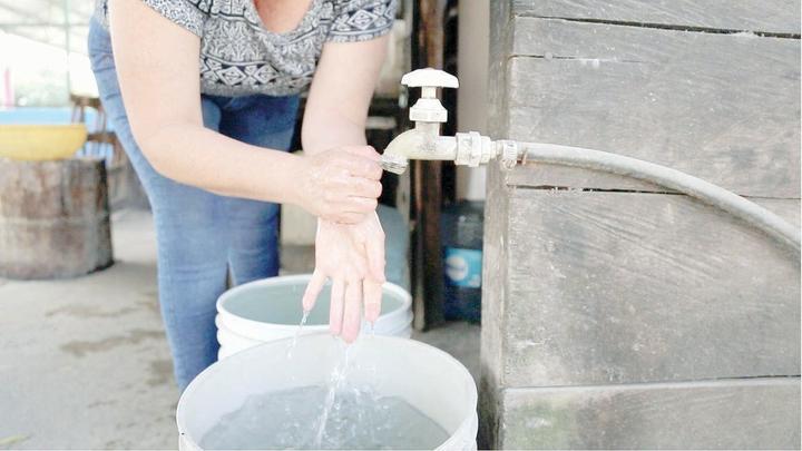 Pegan tomas clandestinas de agua