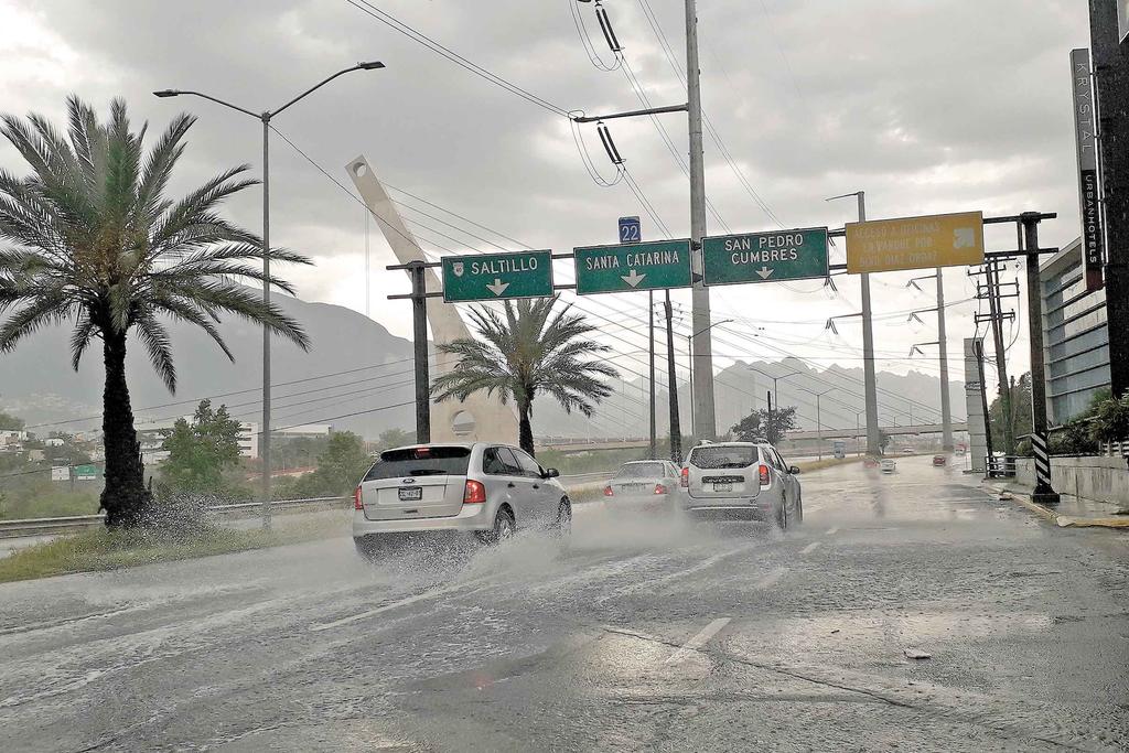 Por inundaciones suspenden actividades de industria y comercio en Nuevo