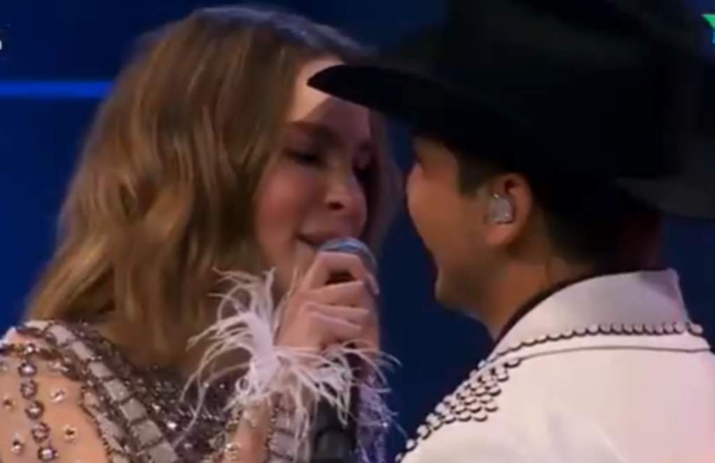 Así Fue El Dueto De Belinda Y Christian Nodal En La Voz Azteca 