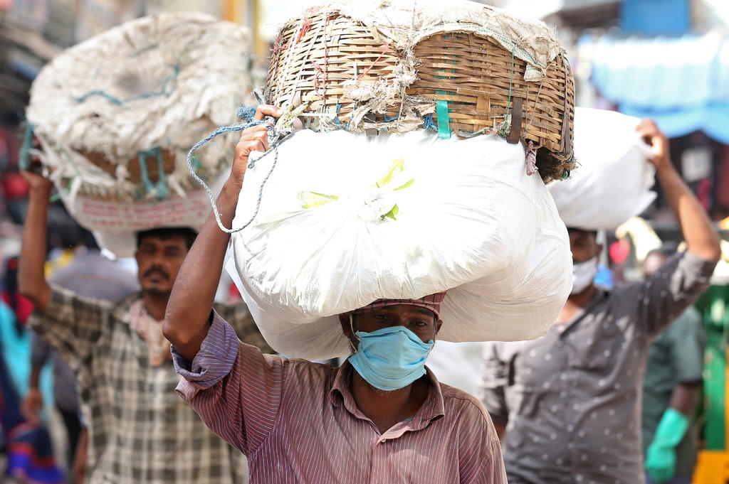 India continúa pruebas de vacuna contra COVID-19 de ...