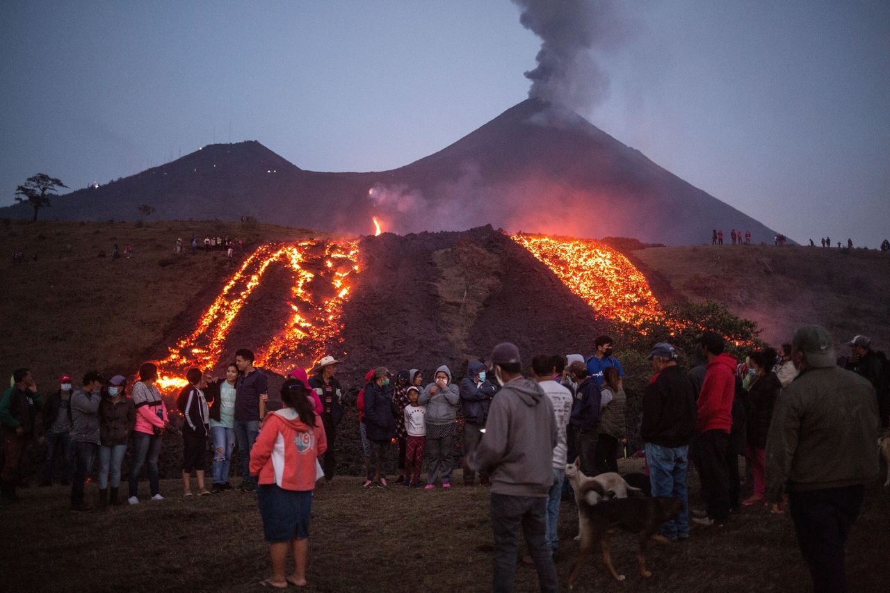 Lava De Volcán Acecha A Comunidades 9395