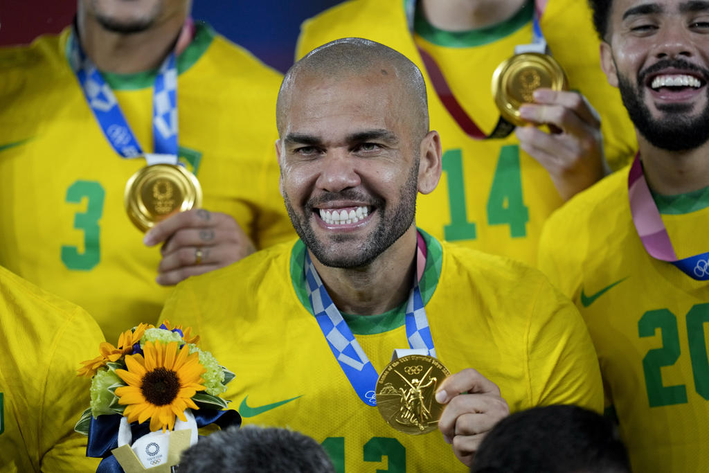 Dani Alves se colgó el oro en su primera participación en ...